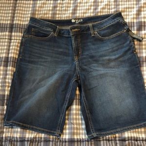 Stylus Bermuda shorts